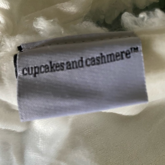 Cupcakes & Cashmere Christmas White Faux Fur Tree Skirt 52” - Picture 4 of 4